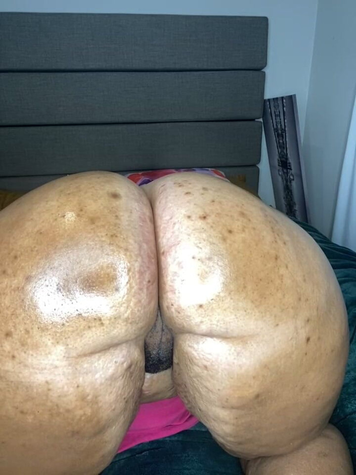 Big black clapping booties: Дрочити до надзвичайно великого, епізод 1007