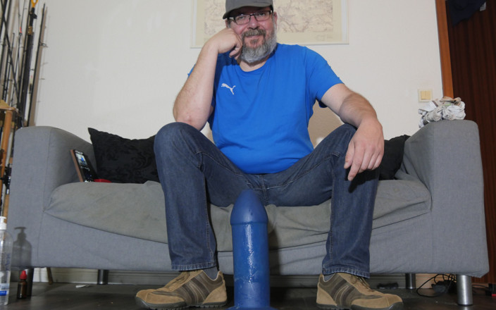 Qualzucht: Spontaan plezier met de gigantische dildo 33 x 10cm
