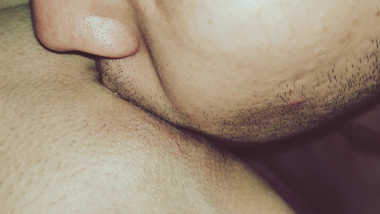Milk_uwu: मेरी सौतेली बहन के लिए स्वादिष्ट चूत चाटना