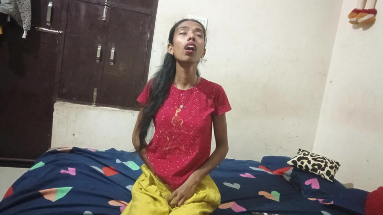 Truefuker: Desi bhabi mencium ayah mertuanya dan mengisapnya juga