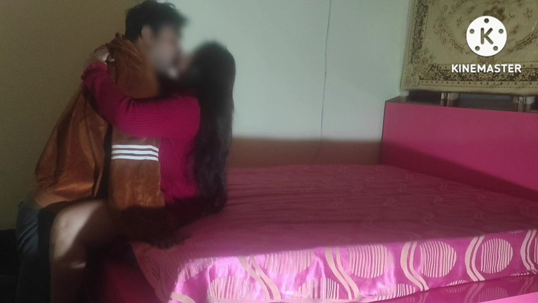 Ankita10000: Fată Cu Rochie Roșie L-a Sunat Pe Iubitul Ei Cu...