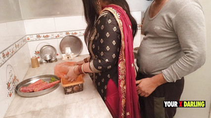 Jony Darling: Punjabi styvmamma knullar i köket när hon gör middag för...