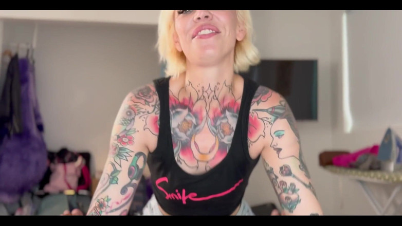 Island Boy Vids: 털이 무성한 보지를 빨아주는 Kitt Jones