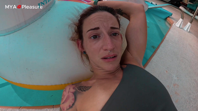 MYA Pleasure: De la soție sexy la doar fierbinte