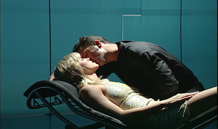 Antonio Adamo Film: Piękna blondynka zostaje złamana w dupę
