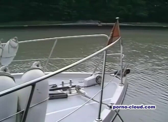 Porno Cloud: Kız kıza buisines göster