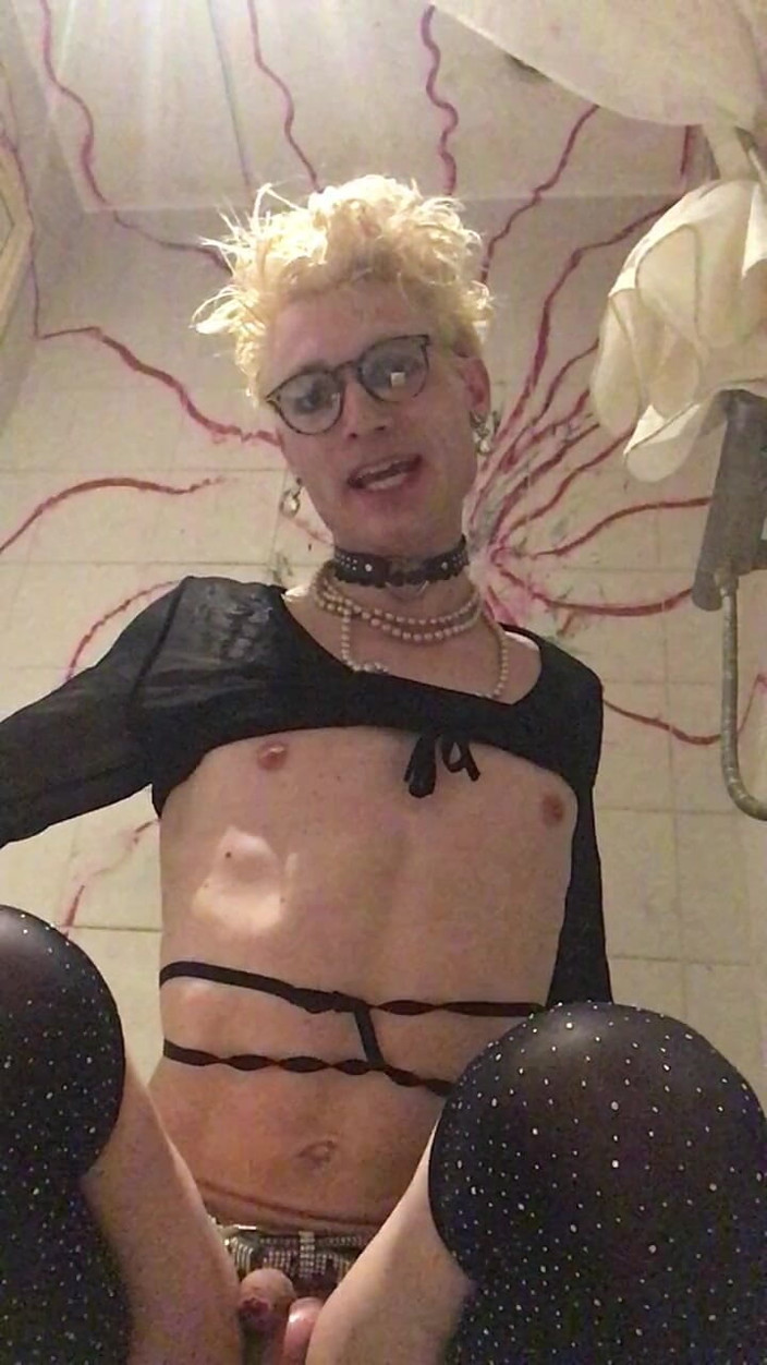Sissy Cindy Slut: Jes Brinch, tapette soumise faible, exposée
