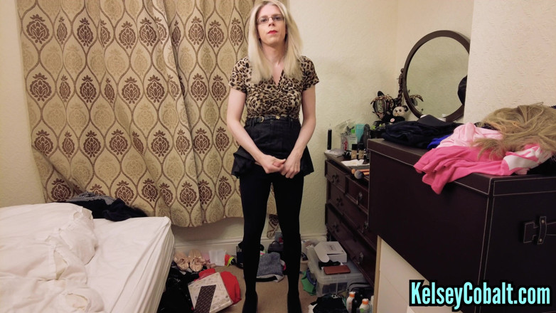 KelseyCobalt: Opaque tights in my bedroom and cum