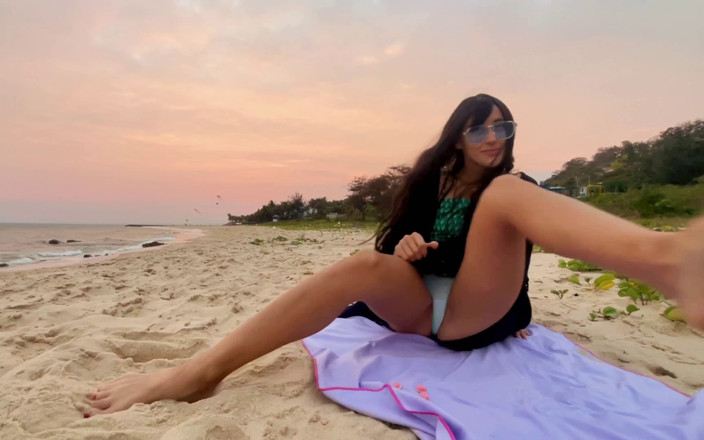 SexTravelers: Ben seksi güzel kız gün batımını, plaj titreşimlerini ve saf...