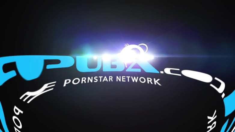 PUBA Solo: Capri Cavanni joue avec un gode