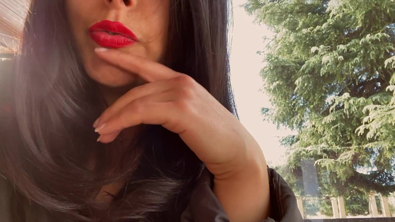 Luzyann: Un rischioso squirt all'aperto