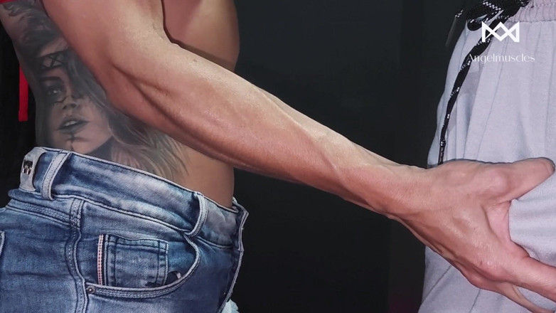 Angelmuscles: Sie haben dich beim zuschauen erwischt. Nun müssen sie sich...