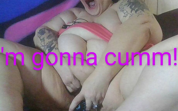 HerculesnVENUS: Donne-moi une bite dit cette salope avide de sexe