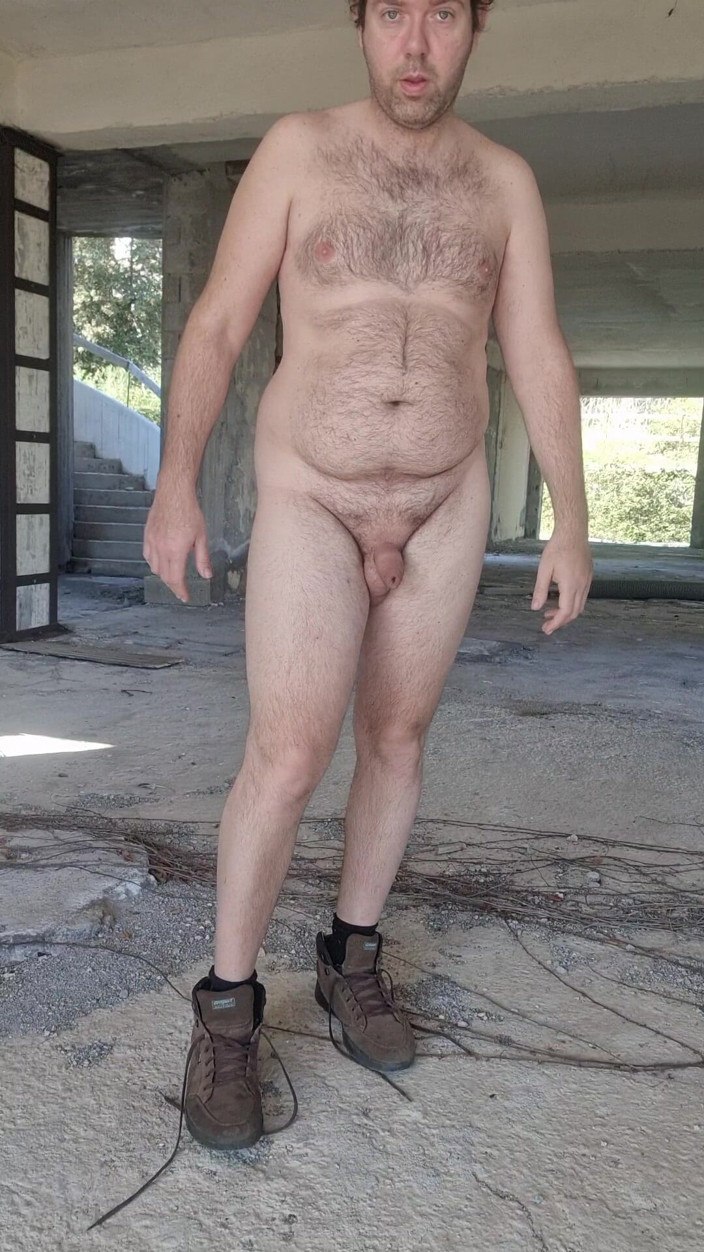 Mirko2589: Nudo in Un Posto Abbandonato