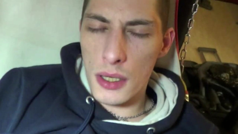 Gaybareback: Séance de fist et sans capote dans une fronde