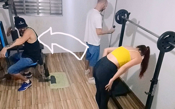 FannySquirting: Soția Care Își Înșală soțul La Sală Pe La Spatele Lui!