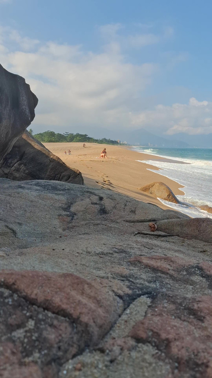 Gabi SweetCouplesStories: Menikmati pantai dan menunjuk-nunjukkan badan saya.