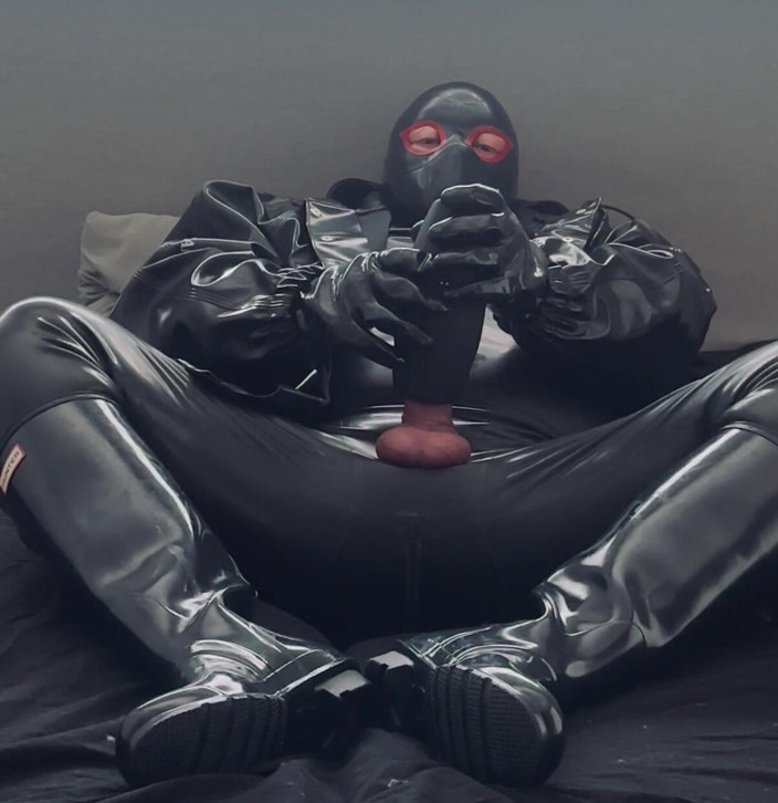 Rubber boots bull: Lastikçi ve parlak lastik çizmeler ve lastik dişli