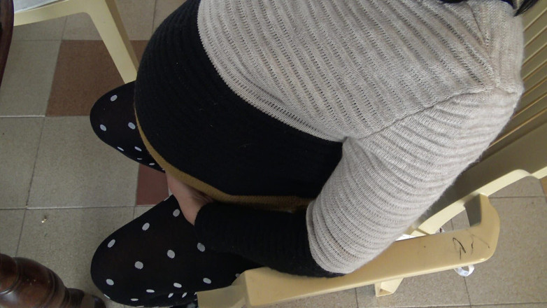 Stepmom Susan: Mi hijastro quería ver cómo meo de mi coño embarazado