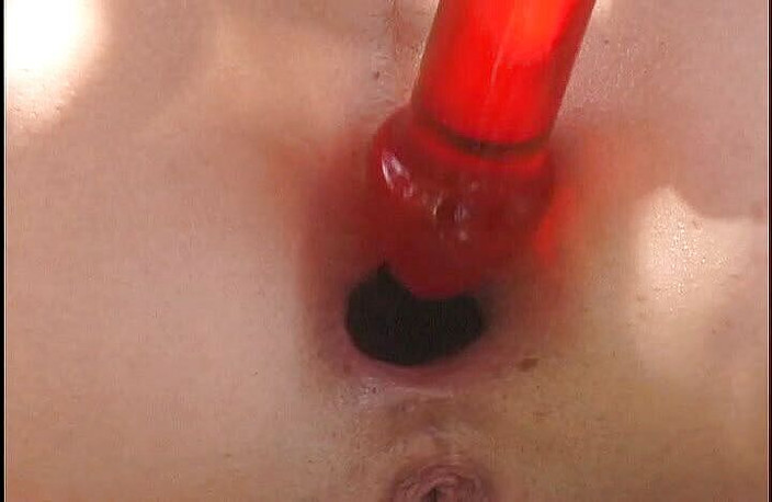 Perfect Porno: 娇小的邻居被干菊花并被群交口交