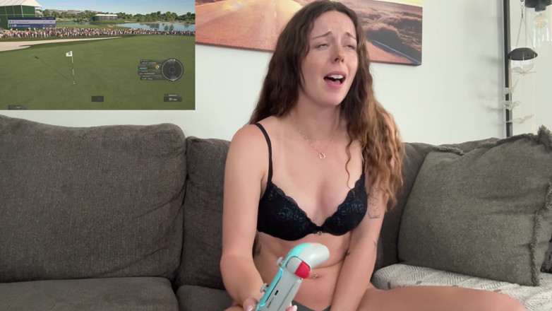Nadia Foxx: Je joue à pga2k en essayant de ne pas jouir !