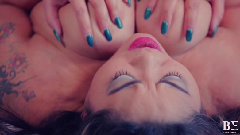 Blush erotica: Ella prueba tan buena hazaña Traviesa Kitty y Miss Lingling