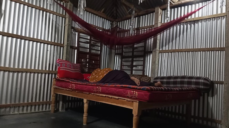 SAFI TV: Ma demi-voisine avec son village à la maison