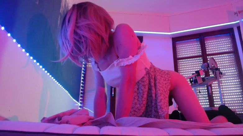RedLili: 뻑가는 드레스를 입은 겸둥이 트랜스 걸레