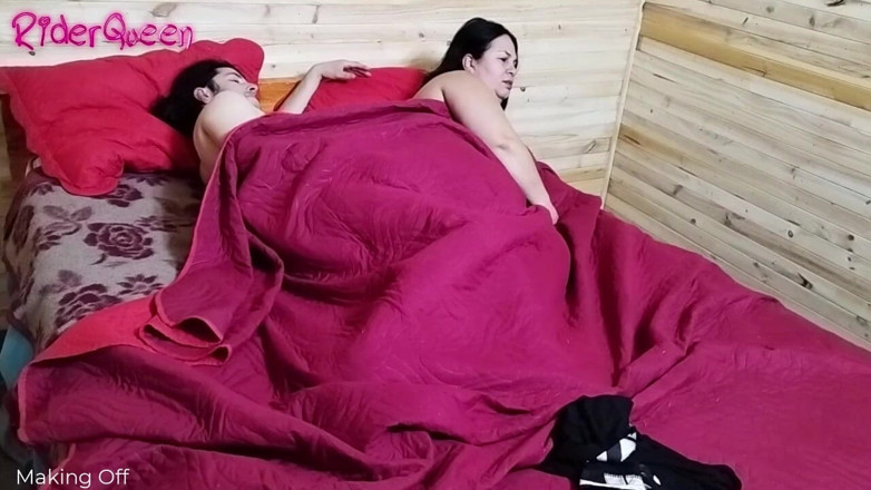 Riderqueen: Répétition au lit, un mari cocu filme sa femme avec...