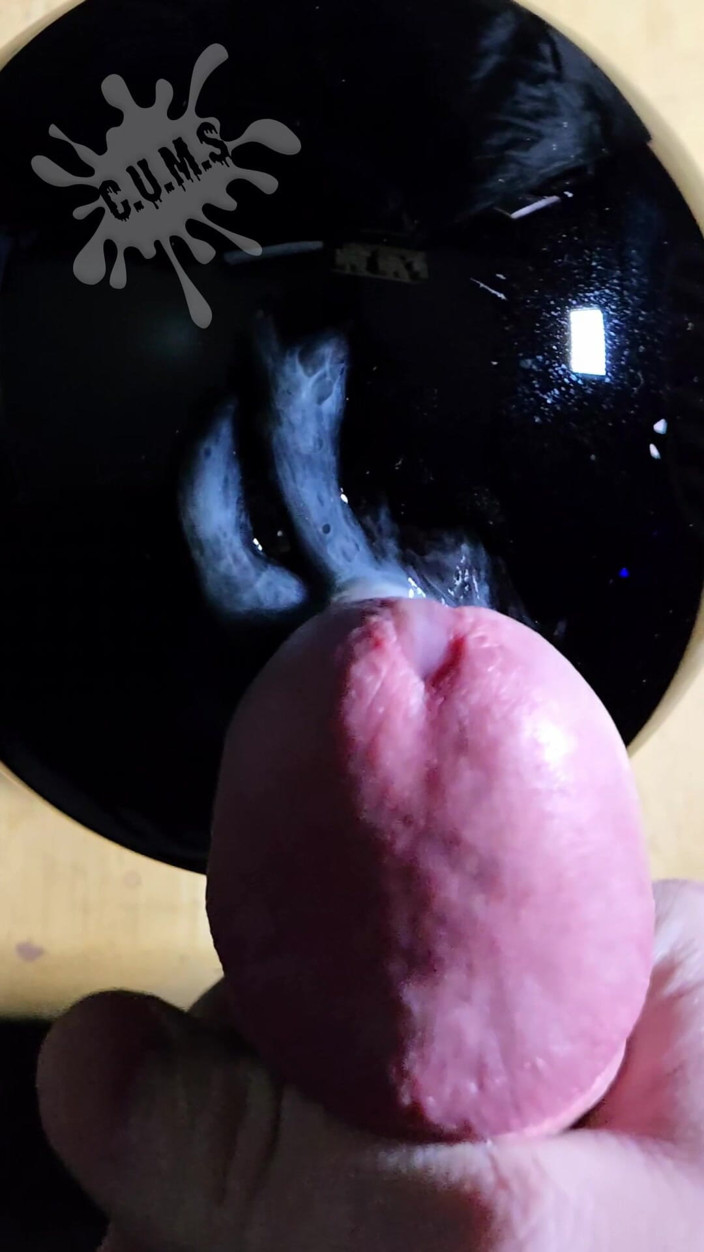 Cum Juggler: C.u.m.s - gros plan et ralenti - éjaculation en solo n° 41