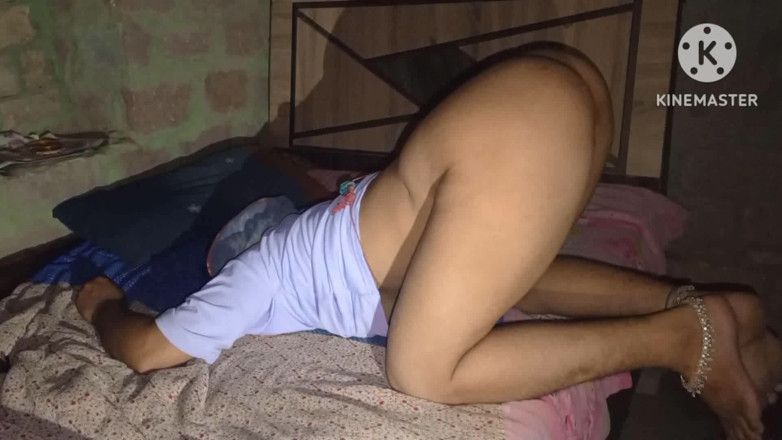 Amrita: Vidéo de sexe avec ma demi-sœur desi indienne