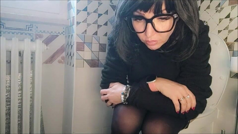 savannahamatoriale: 厕所发出的热噪音