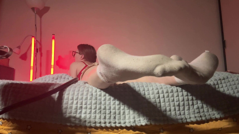 Skinny_lady69: Renifler mes chaussettes mon esclave