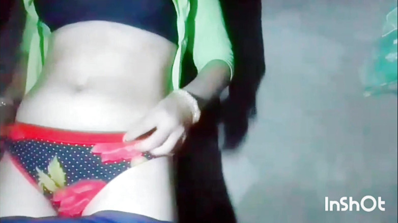 TricolorMusic3: Gadis hot india dengan memek aduhai ini lagi asik muasin...