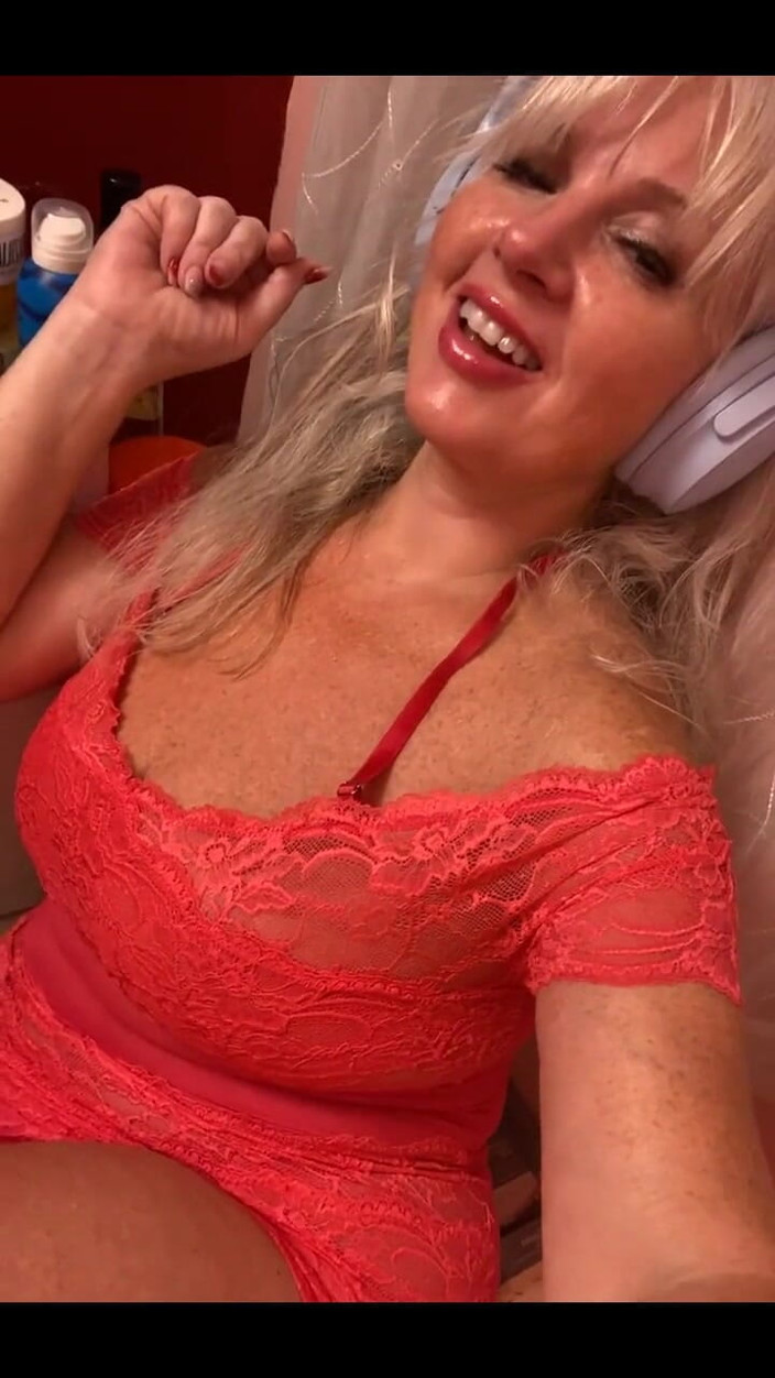 PaintedRose Taboo Femdom Fetish MILF: 濡れたパンティでからかう