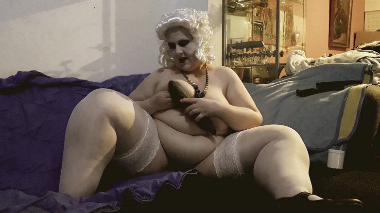 Theotryl Karcelyne: Lady Karcelyne se masturbe