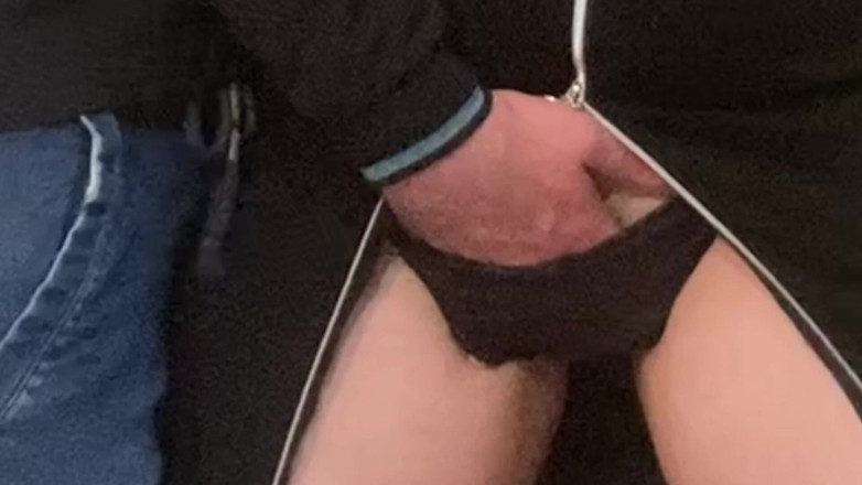 Niki studio: U-bahn-fantasie! Behaarte MILF unter dem kleid gefingert