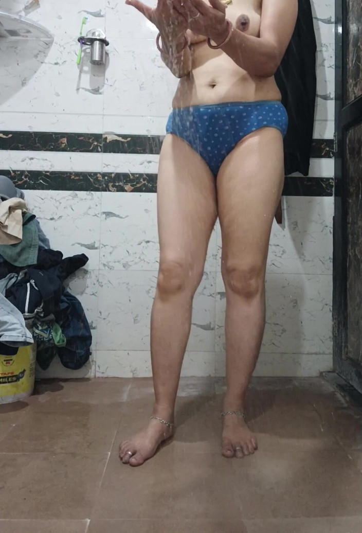 Priyahot77: Priya montre son gros cul et sa grosse chatte