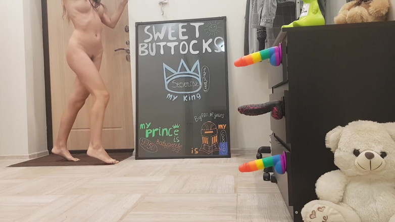 SweetButtocks: 私は裸で配達員に会います