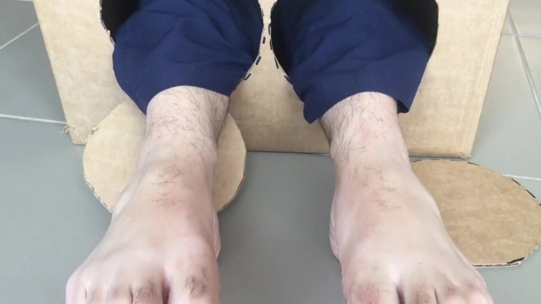 Manlyfoot: 늙은 남자에게 따먹히는 핫한 금발
