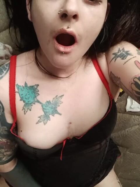 InkedDevilXxx: POV Inkeddevilxxx se masturbe