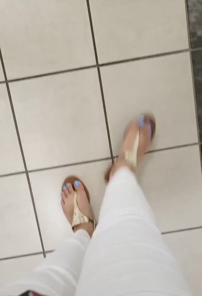 Madame SkorpSolez: Si gode una passeggiata attraverso il centro commerciale