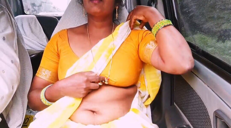 Telugu honey lips: La cameriera indiana fa sesso in macchina telugu dice porcate.