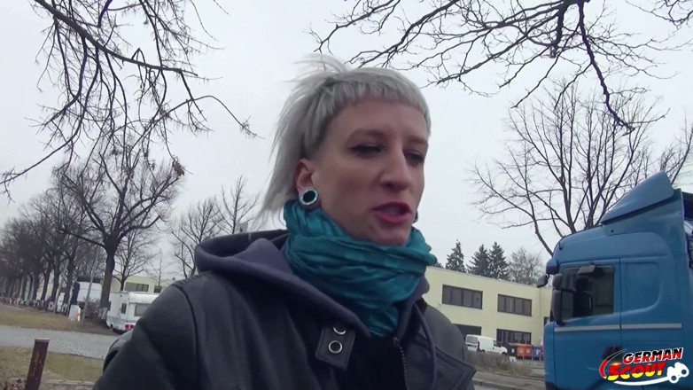 German Scout: Scout allemand - Luna Toxxxic pendant un casting, baise