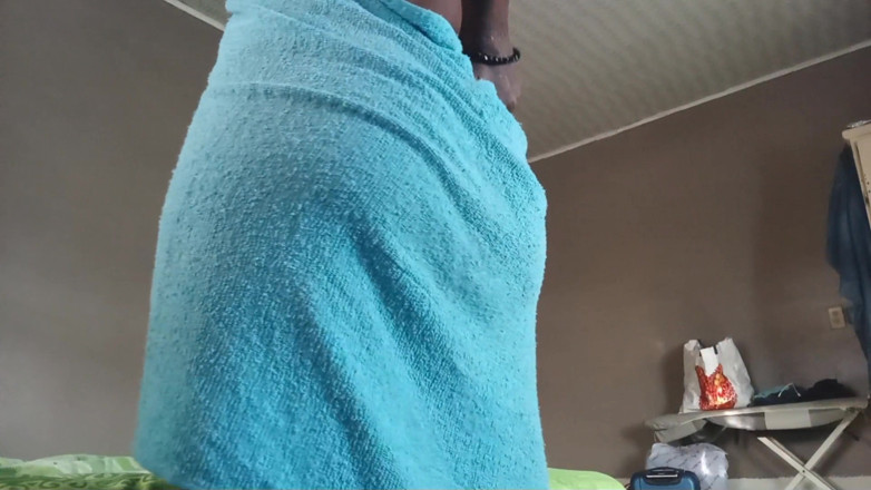 Super sexy ebony cuties: Balançando minha bunda esfregando minha buceta