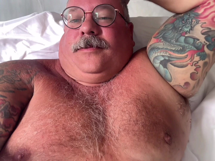 Hand-Free-Daddy-Chub: Une heure pour le sexe en arrière-plan pendant que tu...