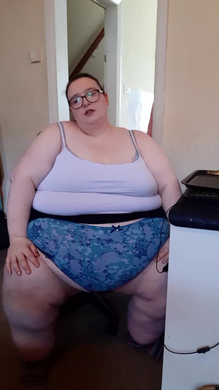 SSBBWLadyBrads: İri güzel kadın patronundan çörek alıyor