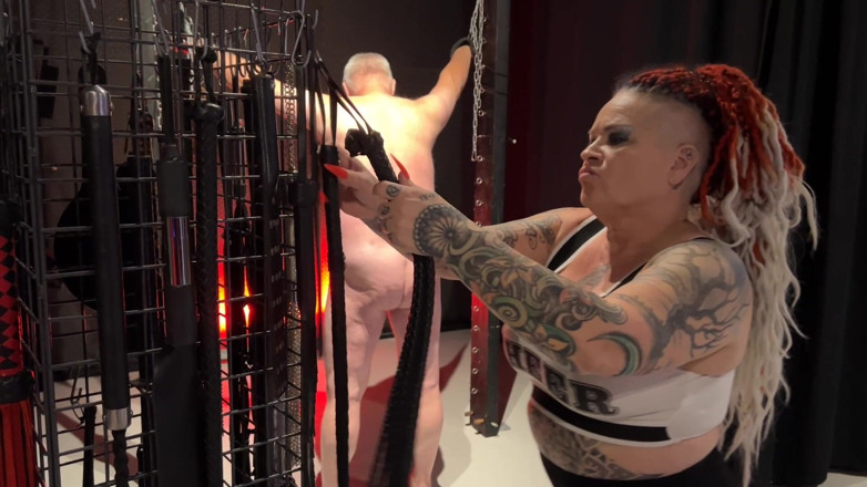 Domina Dark: Shes rengör hans sinne