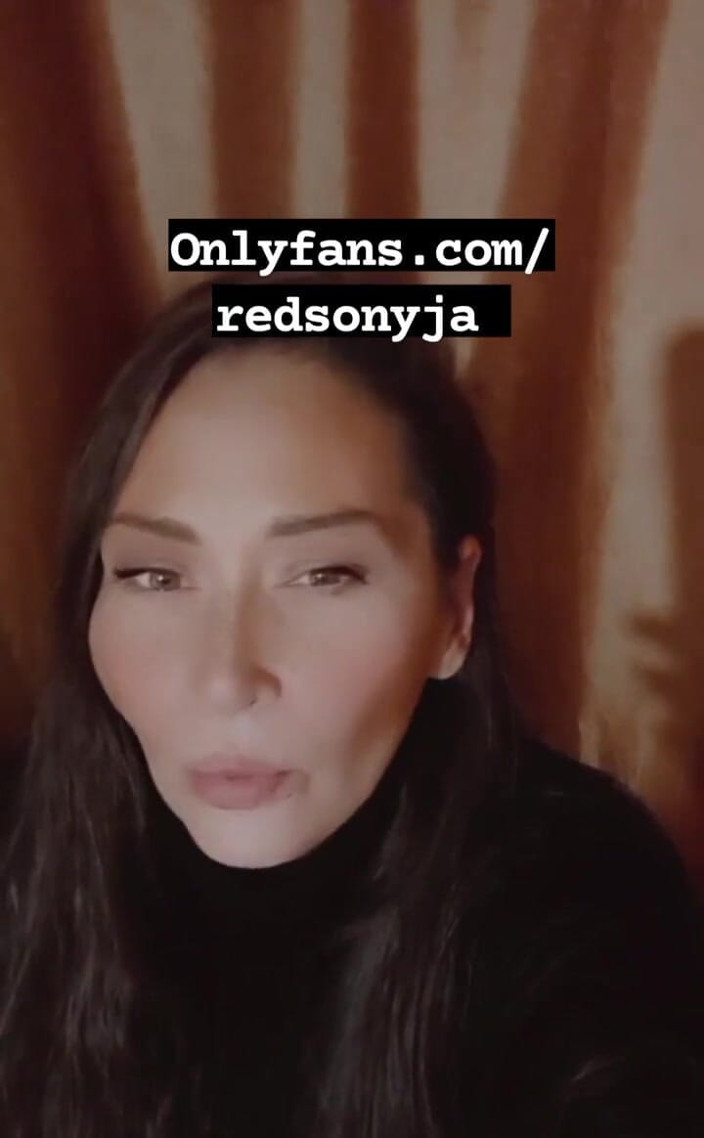 Dominatrix Redsonyja: この頭痛の種について大きなお詫び申し上げます、私は皆さんをとても恋しく思います、そして私はすぐに私たちが定期的な生放送になることを願っています、少し新しい