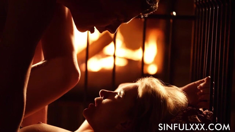 Sinfulxxx: Làm tình nơi lửa lãng mạn bởi SinfulXXX
